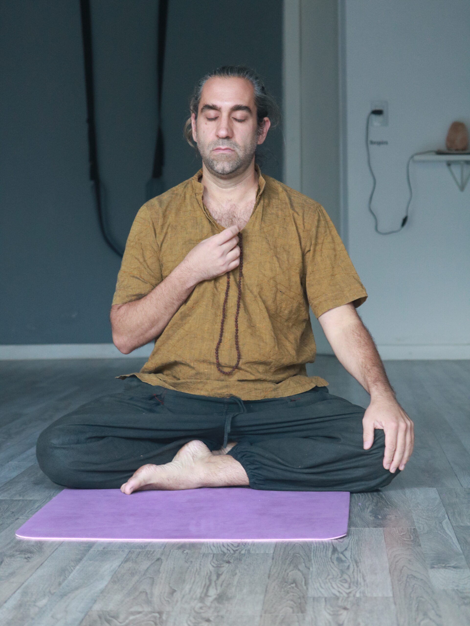 dude meditando